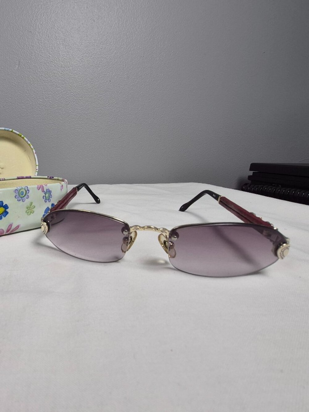 BRIGHTON MISTY Red/Black/Gold Handmade Leather Women Sunglasses w/ Tin Case Pics